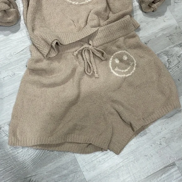 Plush lounge set - Picture 3 of 3